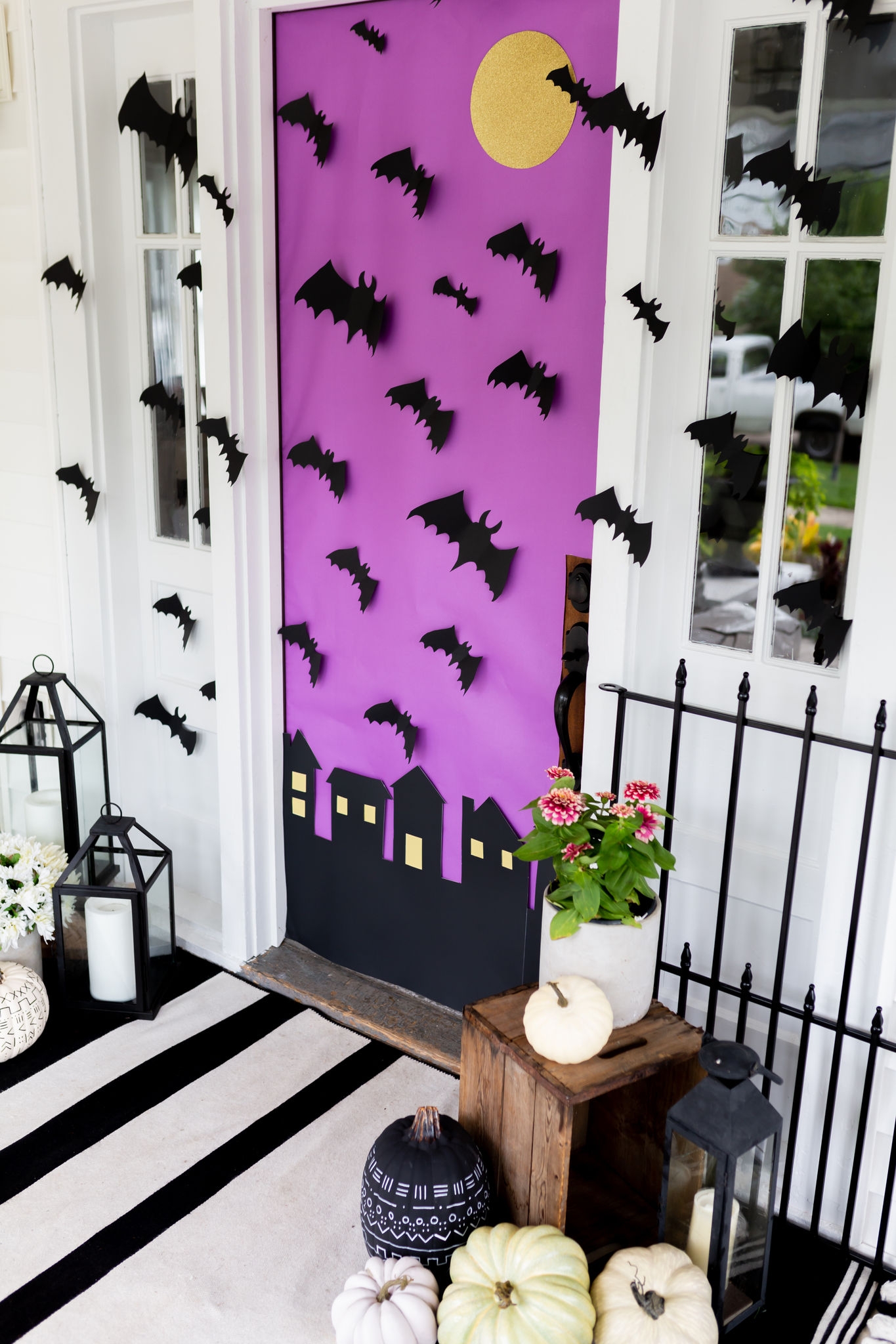 DIY decorative bats for Halloween.